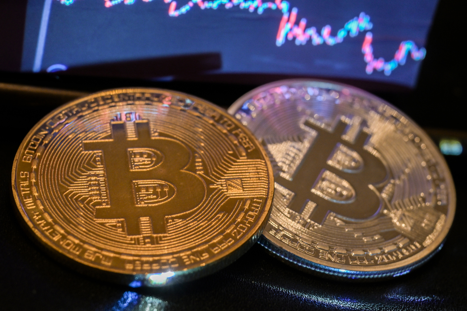 تحقيق يكشف هوية مبتكر البيتكوين ويثير الجدل مجددا