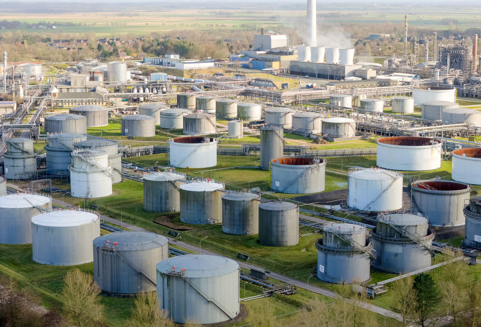 أسعار النفط تقفز وسط توترات إيران وأمريكا وإغلاق مضيق هرمز