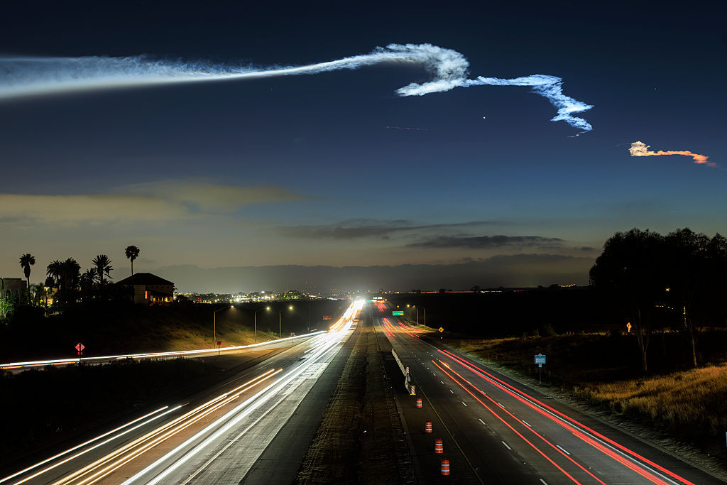 تحذيرات من مخاطر مشروع المرايا العاكسة الفضائي على صحة الإنسان والبيئة