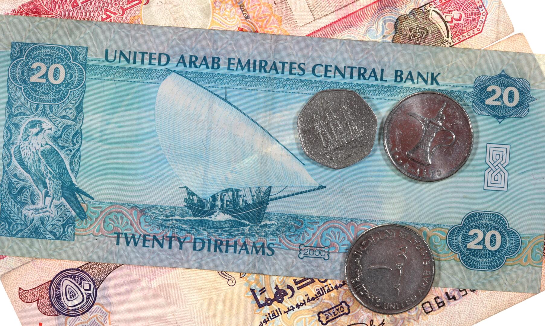 اتفاق مقايضة الدرهم والدينار يعزز التعاون المالي بين الإمارات والبحرين