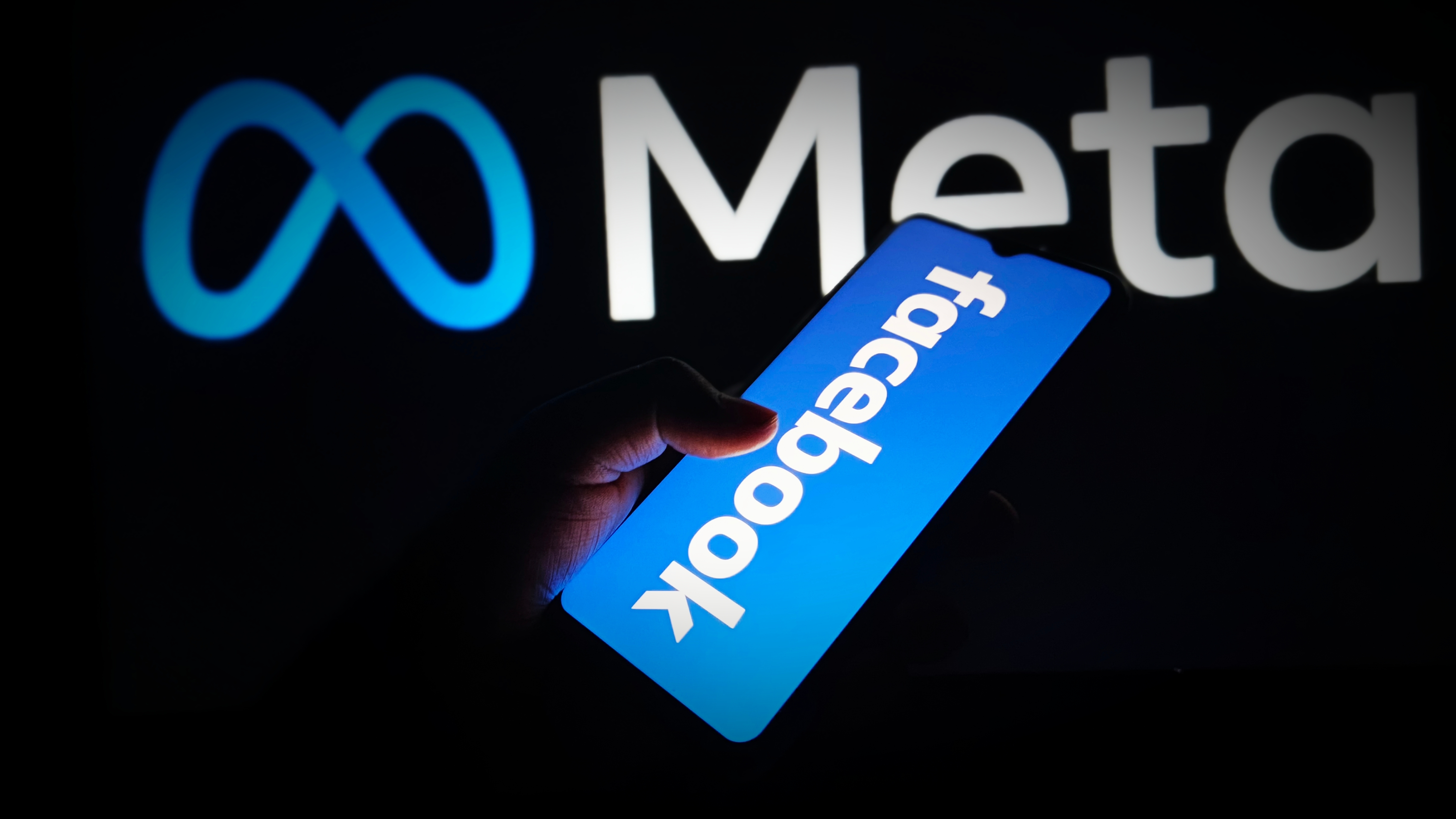 موظف سابق في ميتا يواجه اتهامات بسرقة 30 ألف صورة خاصة من فيسبوك