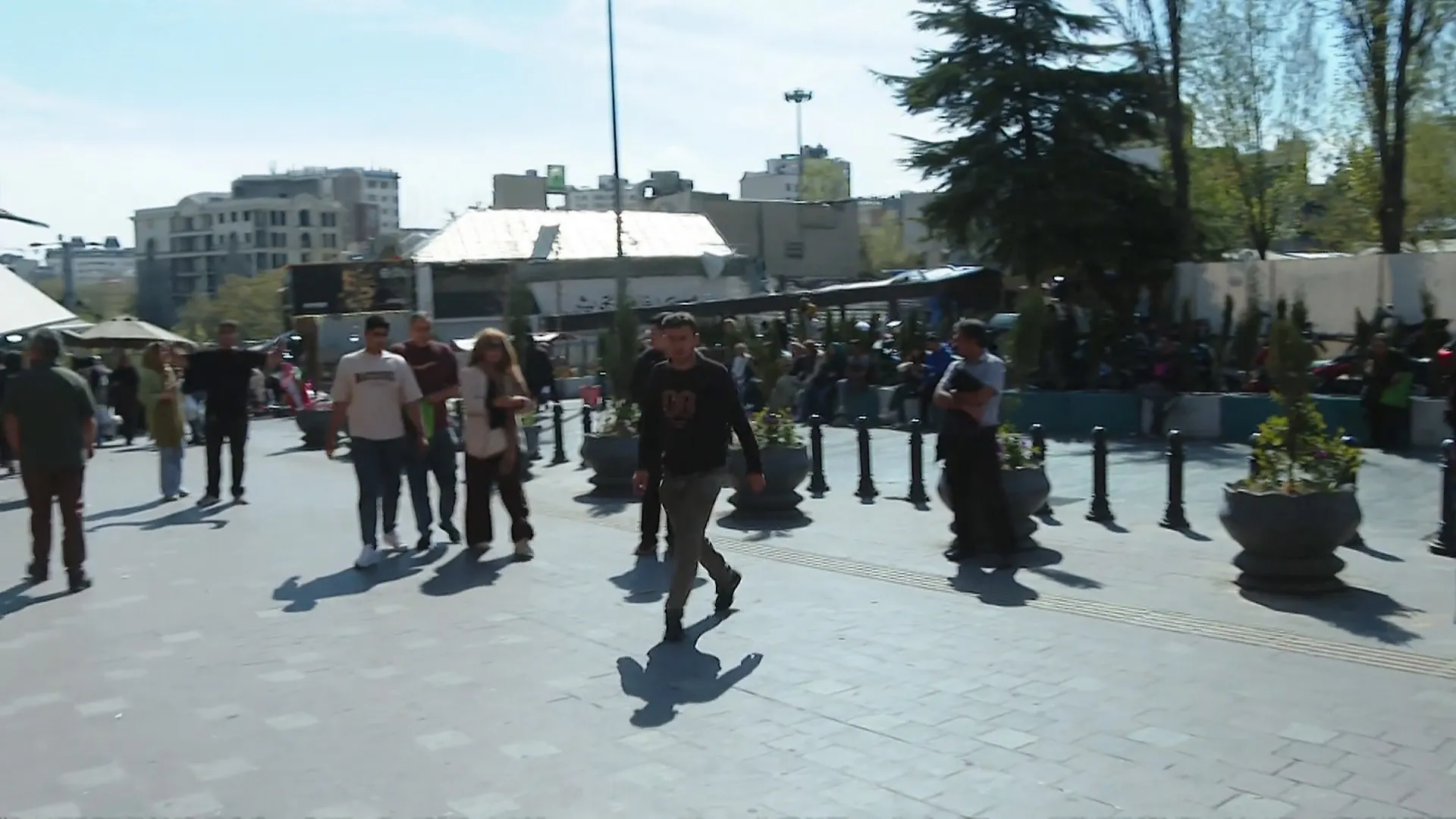 عودة الحياة الطبيعية إلى طهران وسط هدنة هشة وترقب للمفاوضات