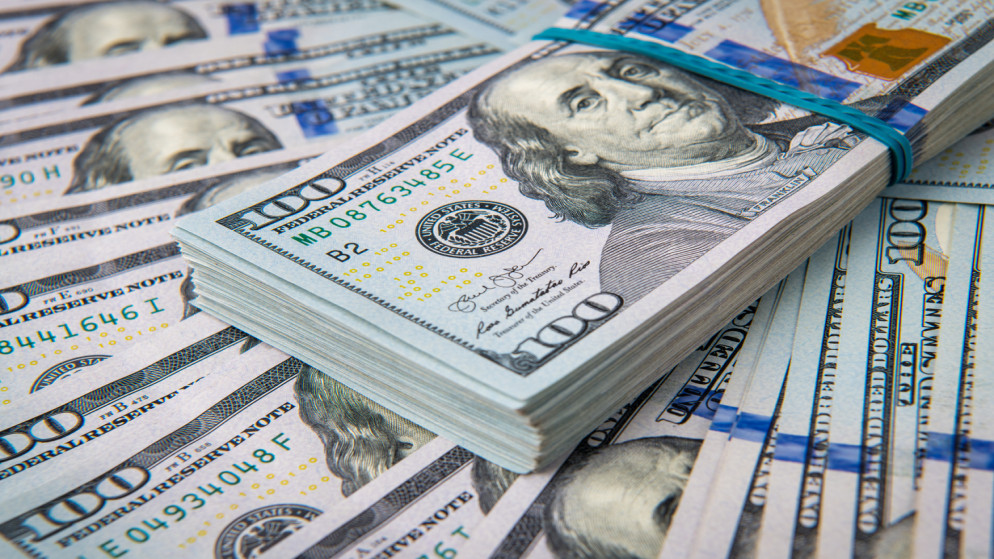 الدولار يتجه نحو خسائر أسبوعية مع تزايد التفاؤل في الأسواق