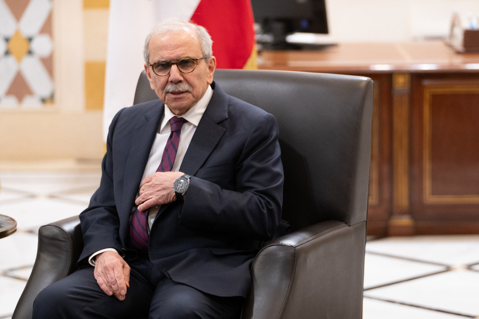 نواف سلام يحذر من عواقب الدعم الخارجي للبنان ويؤكد عدم ترك الجنوب وحيدا