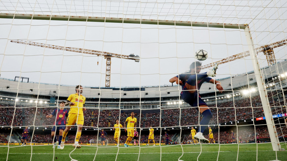 برشلونة يعزز صدارته بفوز كبير على إسبانيول في الدوري الإسباني