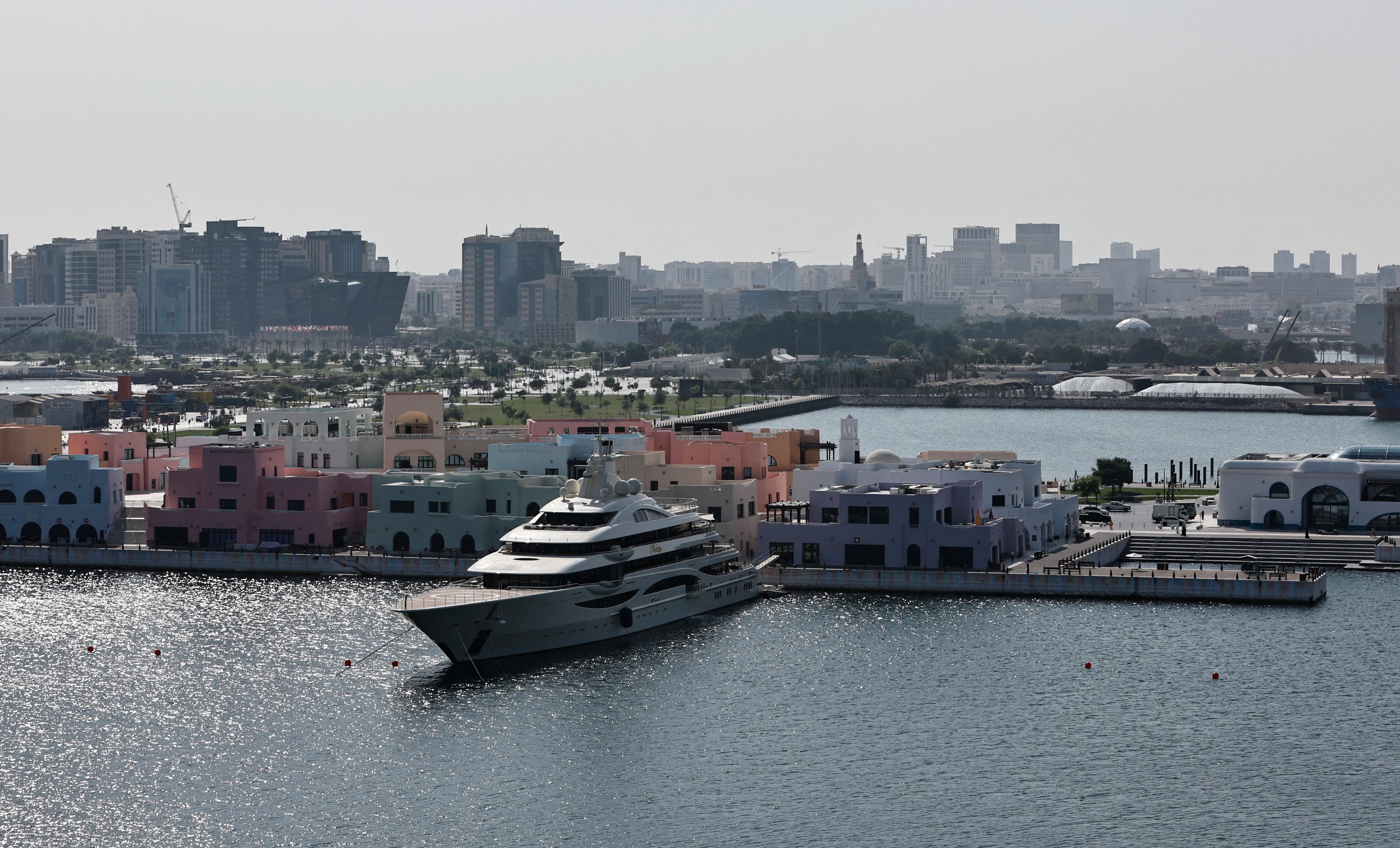 استئناف الملاحة البحرية في قطر بعد تحسن الظروف التشغيلية