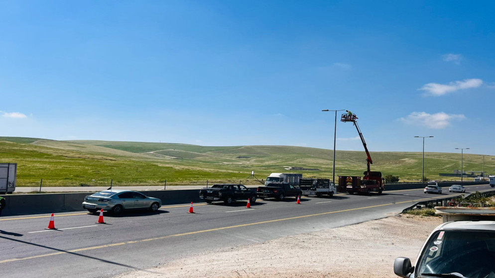 مشروع إنارة ممر عمان التنموي بالطاقة الشمسية يعزز السلامة المرورية