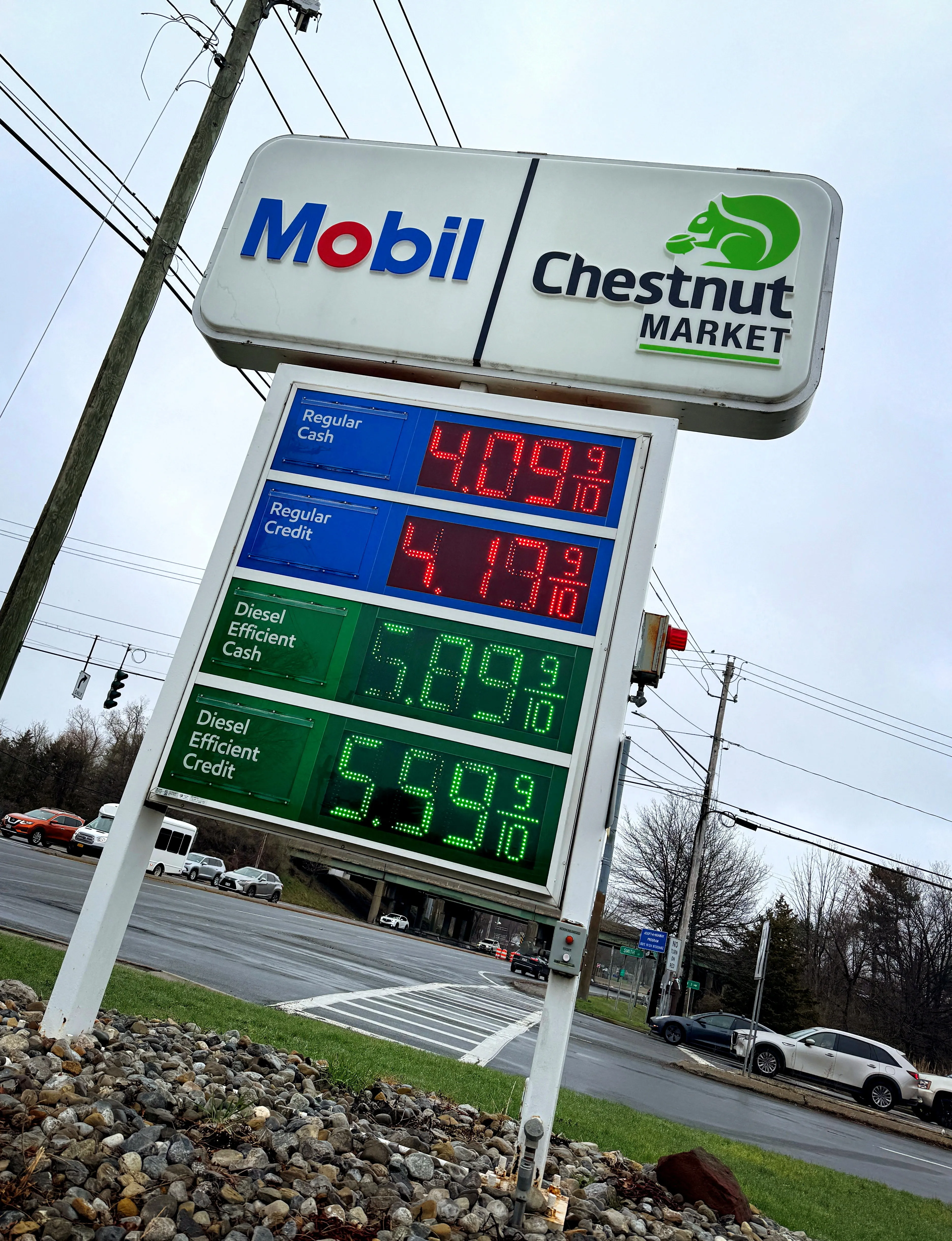 ترمب يحذر من استمرار ارتفاع أسعار البنزين حتى الانتخابات المقبلة