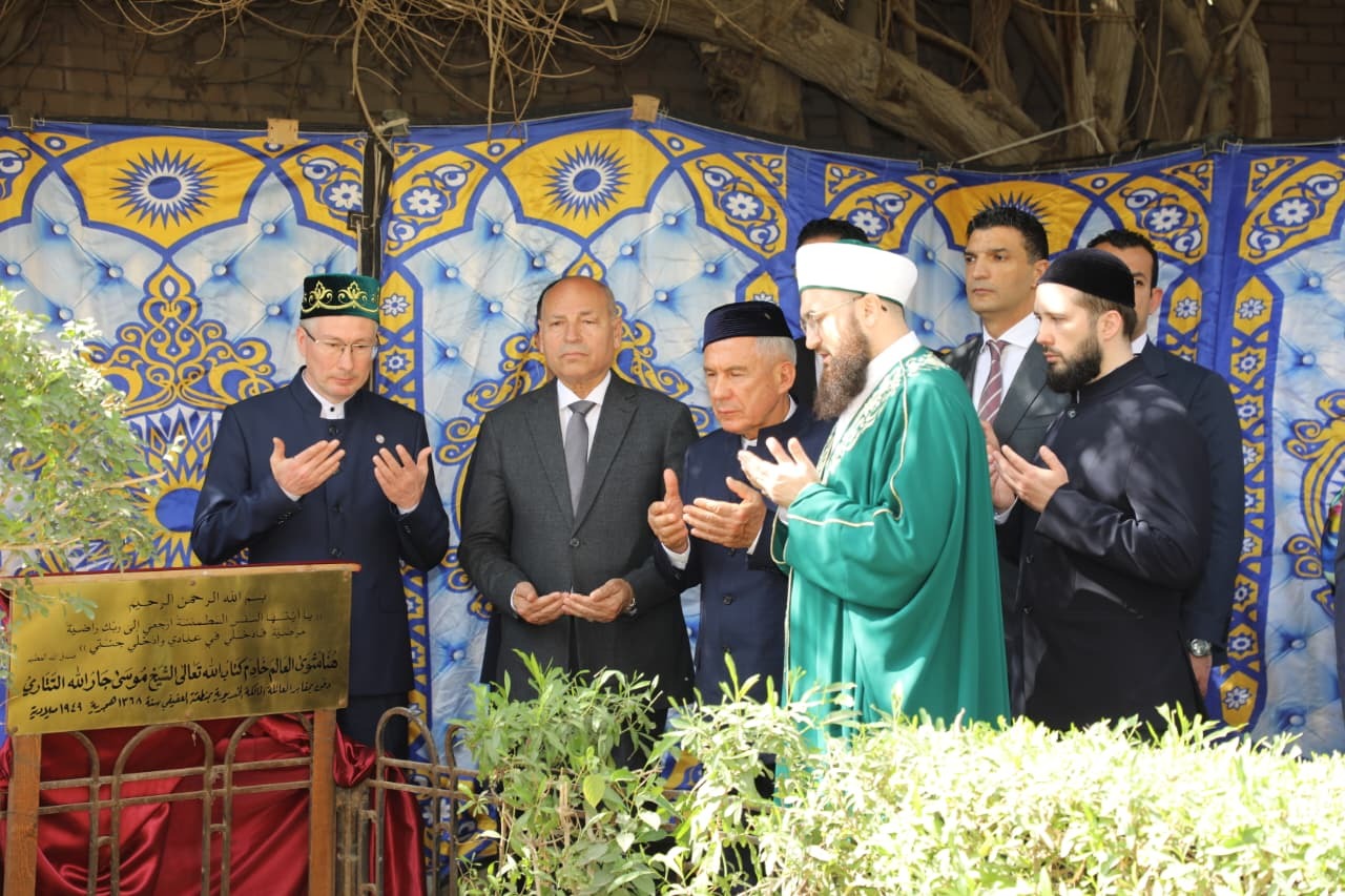 زيارة رمزية لرئيس تتارستان لقبر موسى جار الله في القاهرة