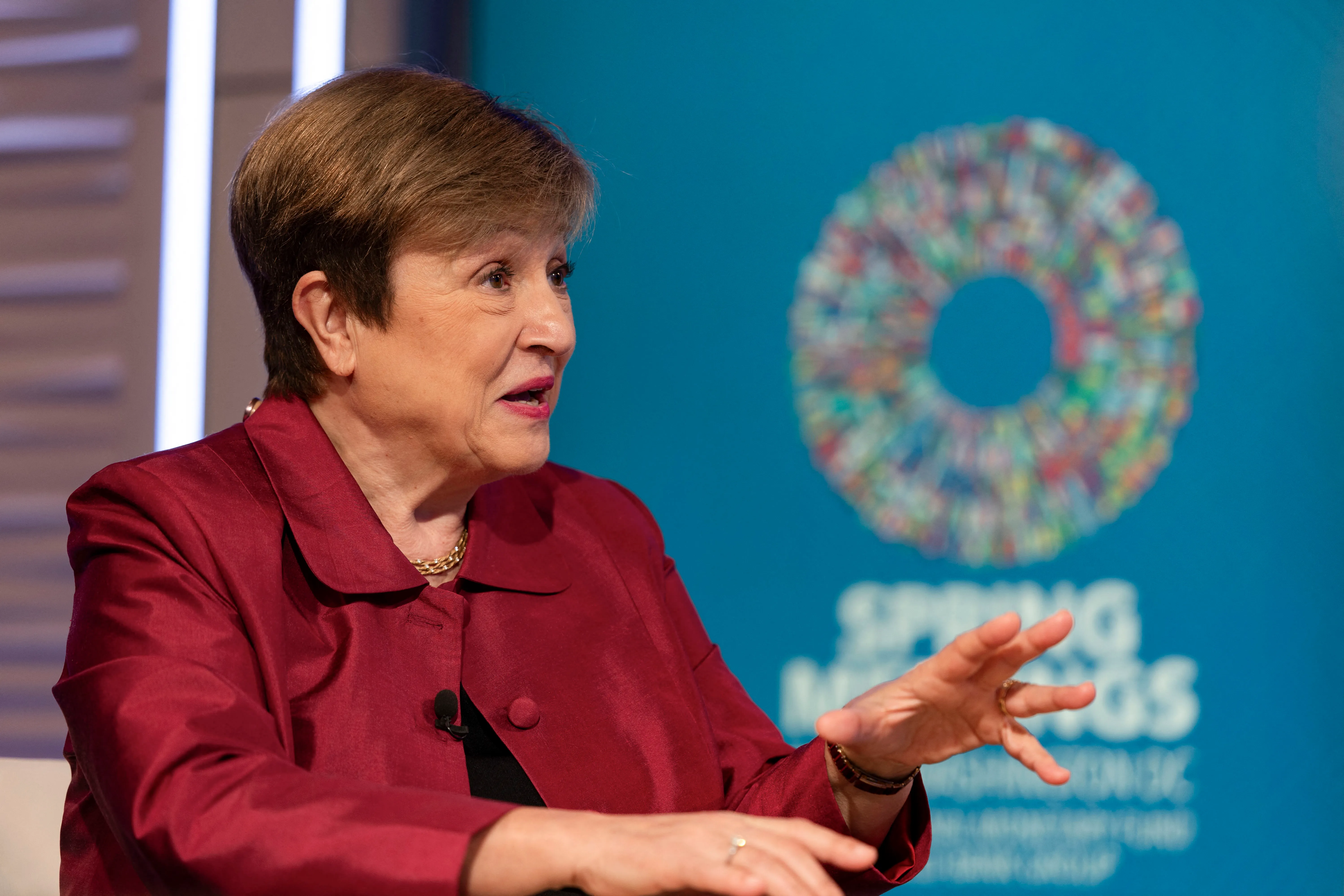 تحذيرات من مخاطر الذكاء الاصطناعي على النظام النقدي العالمي