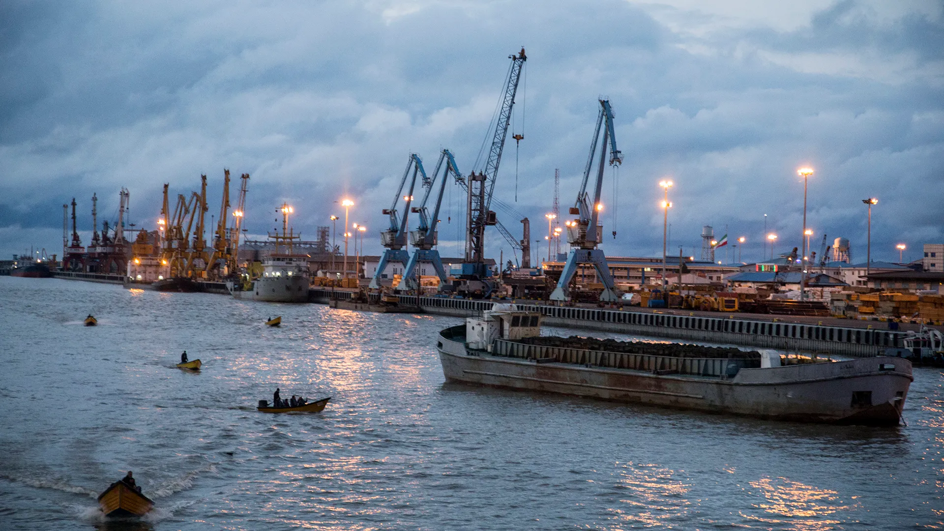 إيران تواجه خسائر يومية تقدر بـ 400 مليون دولار بسبب الحصار الأمريكي