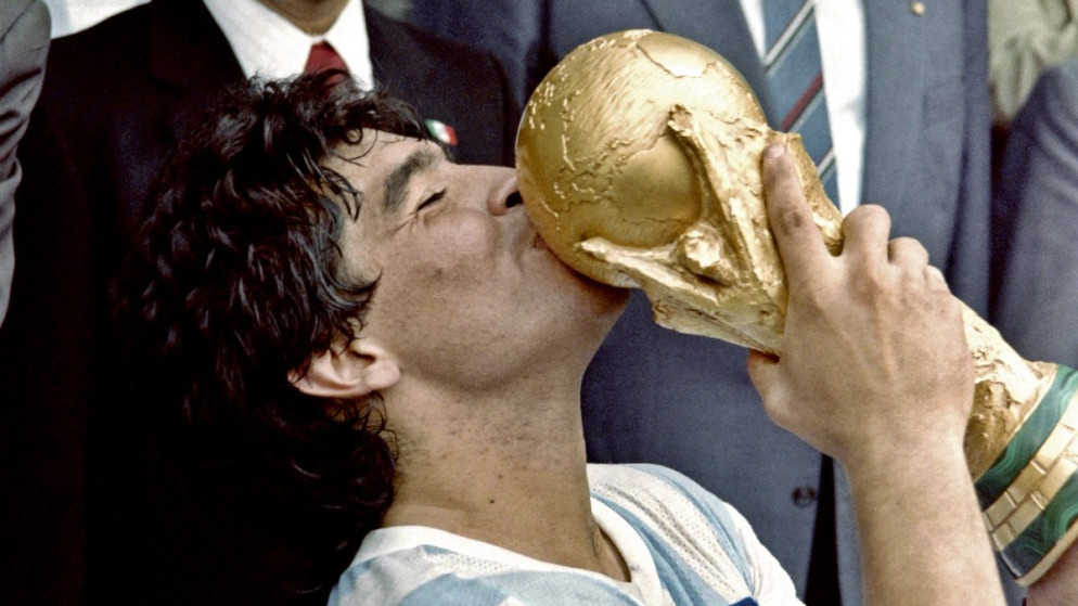 محاكمة جديدة تكشف ملابسات وفاة مارادونا وتتهم فريقه الطبي بالإهمال