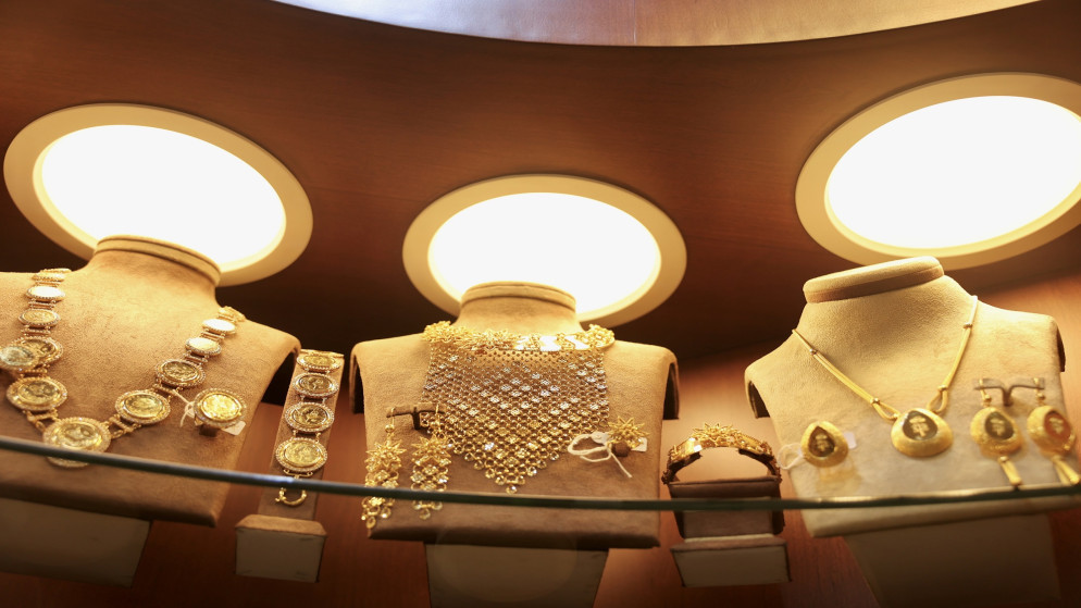 تراجع أسعار الذهب مع ارتفاع الدولار وتوقعات محادثات السلام