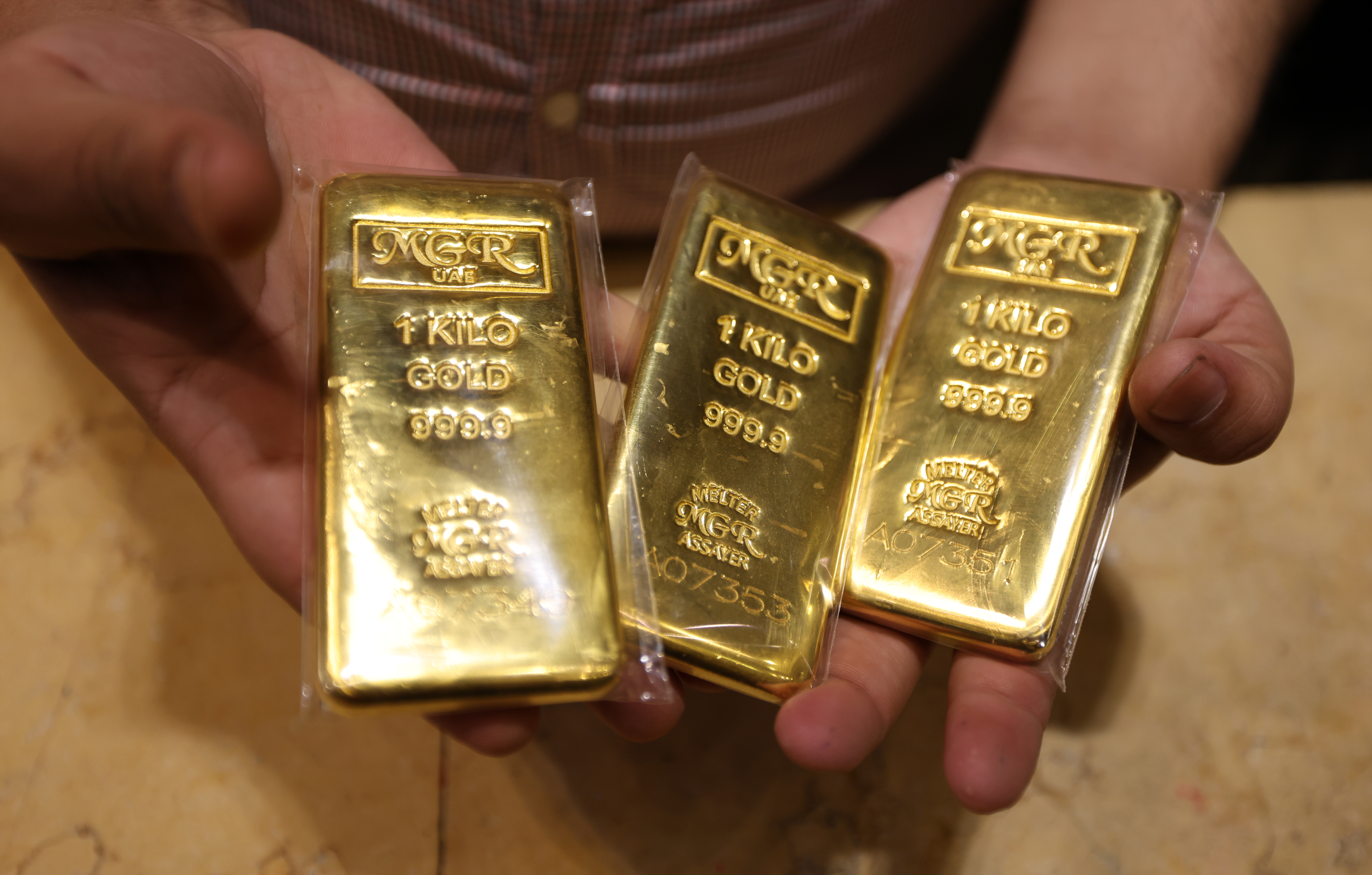 ارتفاع أسعار الذهب بفعل تراجع الدولار وآمال اتفاق أمريكي إيراني