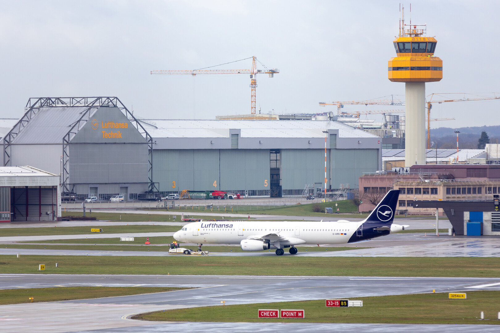 تحذيرات من نقص وقود الطائرات في أوروبا نتيجة أزمة الطاقة العالمية