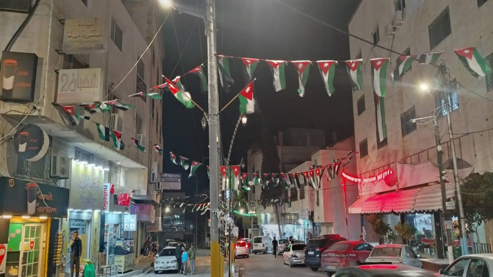 كفرنجة تستعد ليوم العلم بتوزيع 5 آلاف علم وتزيين الشوارع