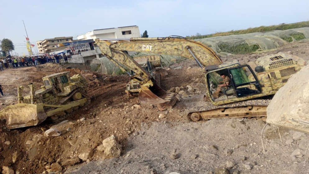 الجيش اللبناني يعمل على إعادة فتح جسر القاسمية البحري بعد الاعتداء الإسرائيلي