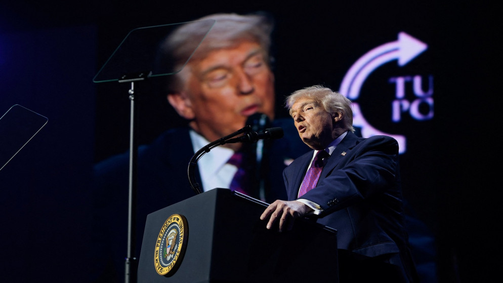 ترامب يؤكد فتح مضيق هرمز وينوه بنجاح المفاوضات مع إيران