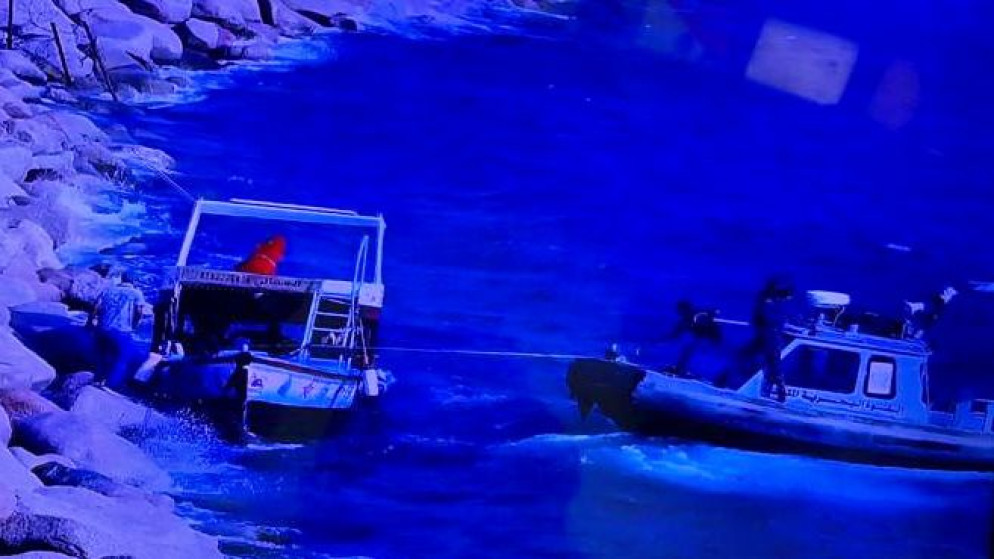 إنقاذ مركب سياحي في خليج العقبة بجهود القوة البحرية والزوارق الملكية