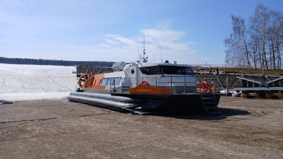 سفينة وسادة هوائية جديدة تسير على الماء والأرض والجليد