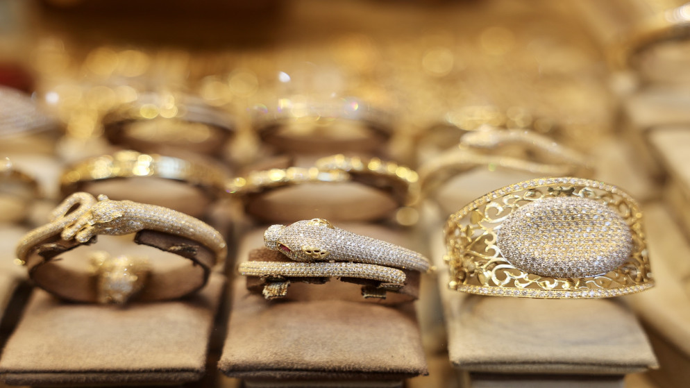 ارتفاع اسعار الذهب في السوق المحلية مع تسجيل 98.4 دينارا لعيار 21