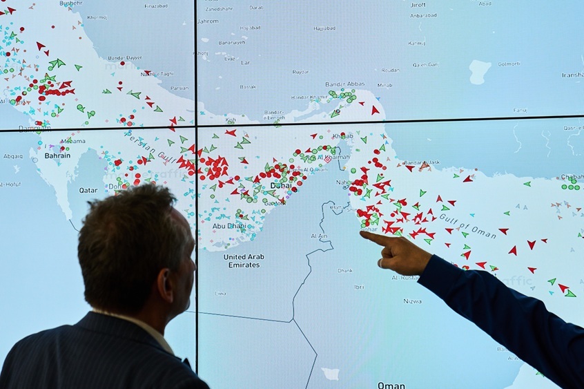 تباين أداء أسواق الخليج وسط توترات مضيق هرمز