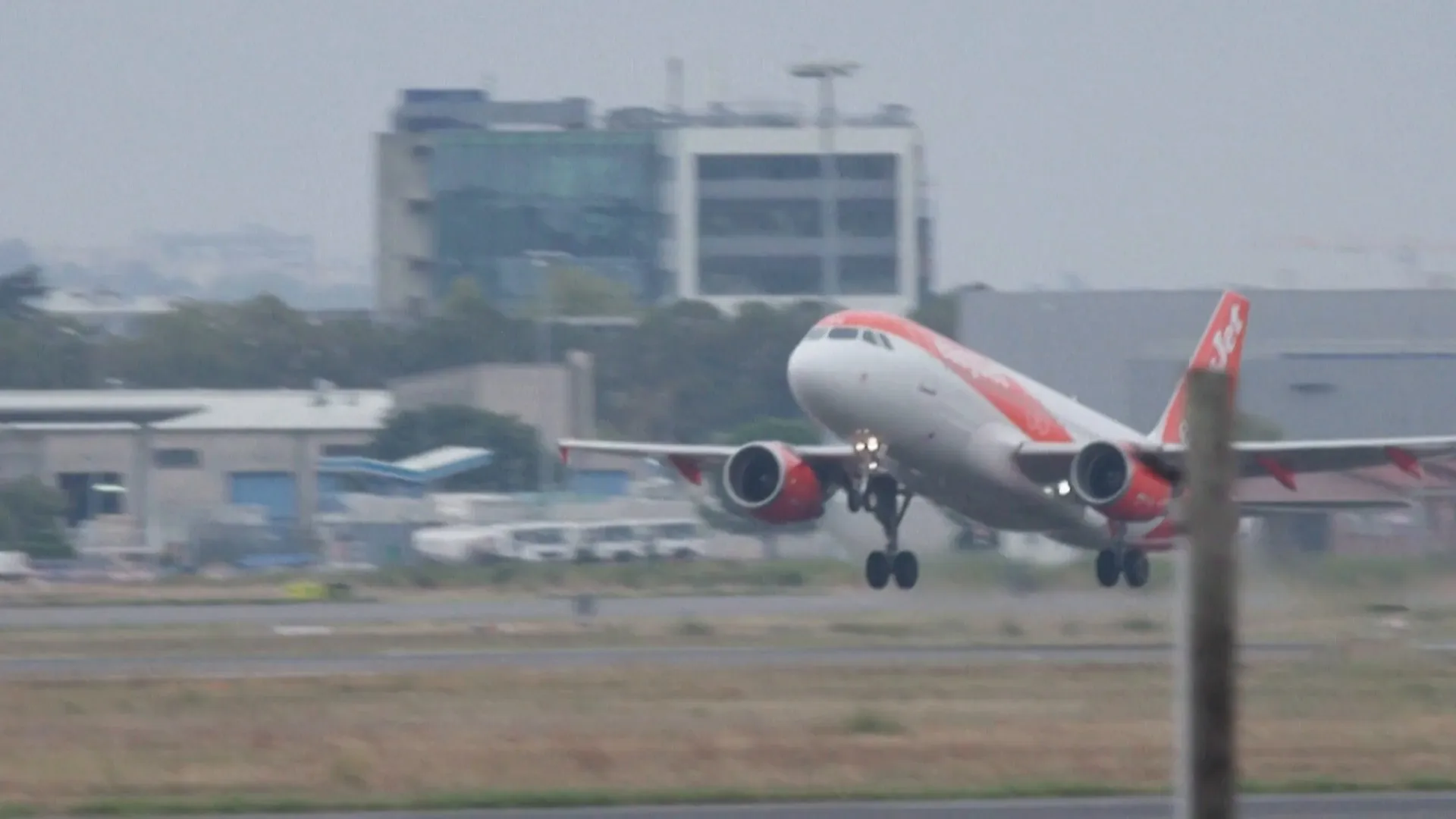 تحذيرات من توقف رحلات الطيران الأوروبي بسبب نقص الوقود