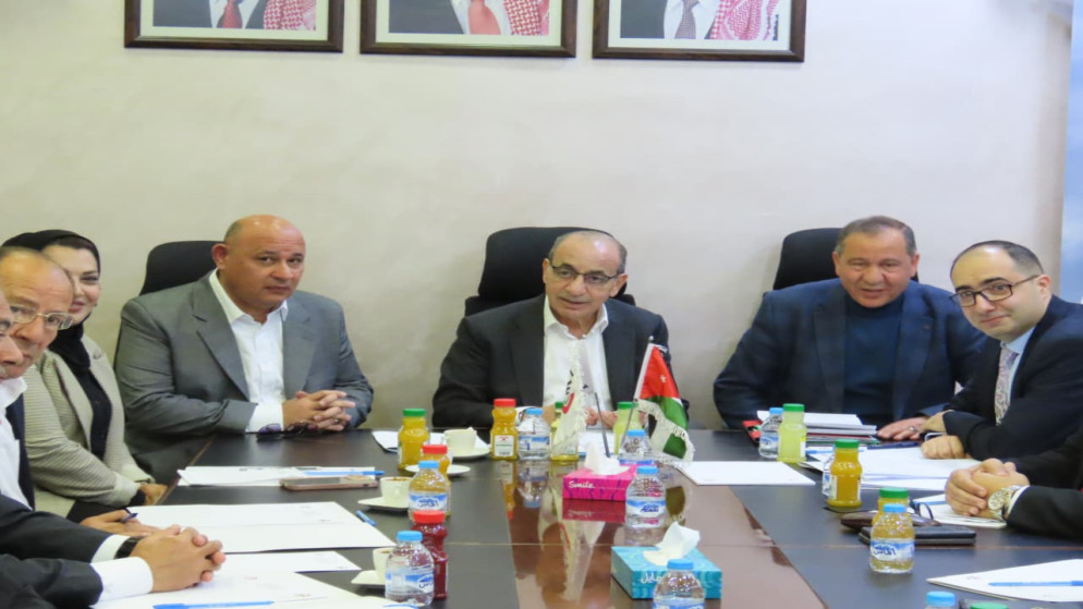 اجتماع وزير الإدارة المحلية مع لجان بلديات جرش وعجلون لتحسين الخدمات