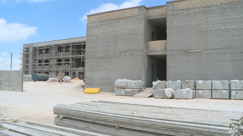 استئناف العمل في مشروع مدرسة الطفيلة بنسبة إنجاز 60%