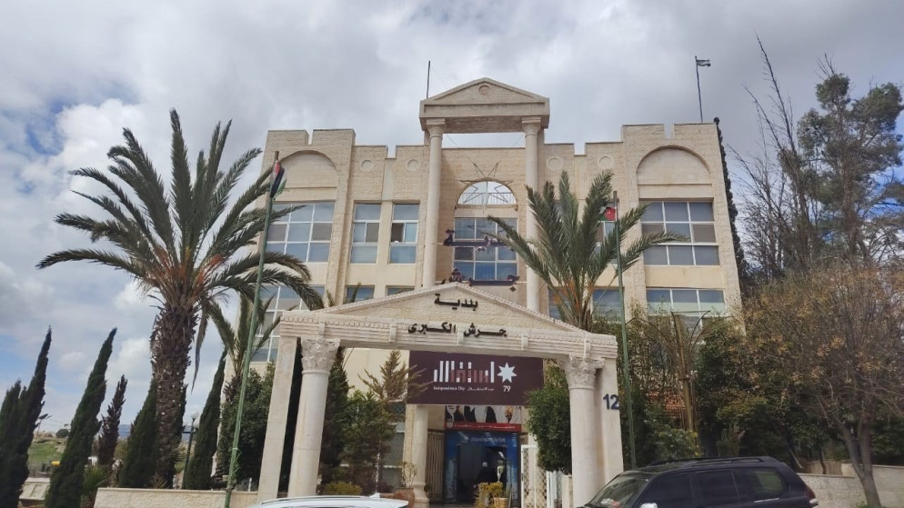 بلدية جرش تغلق 17 محلا لعدم تسديد المستحقات المالية