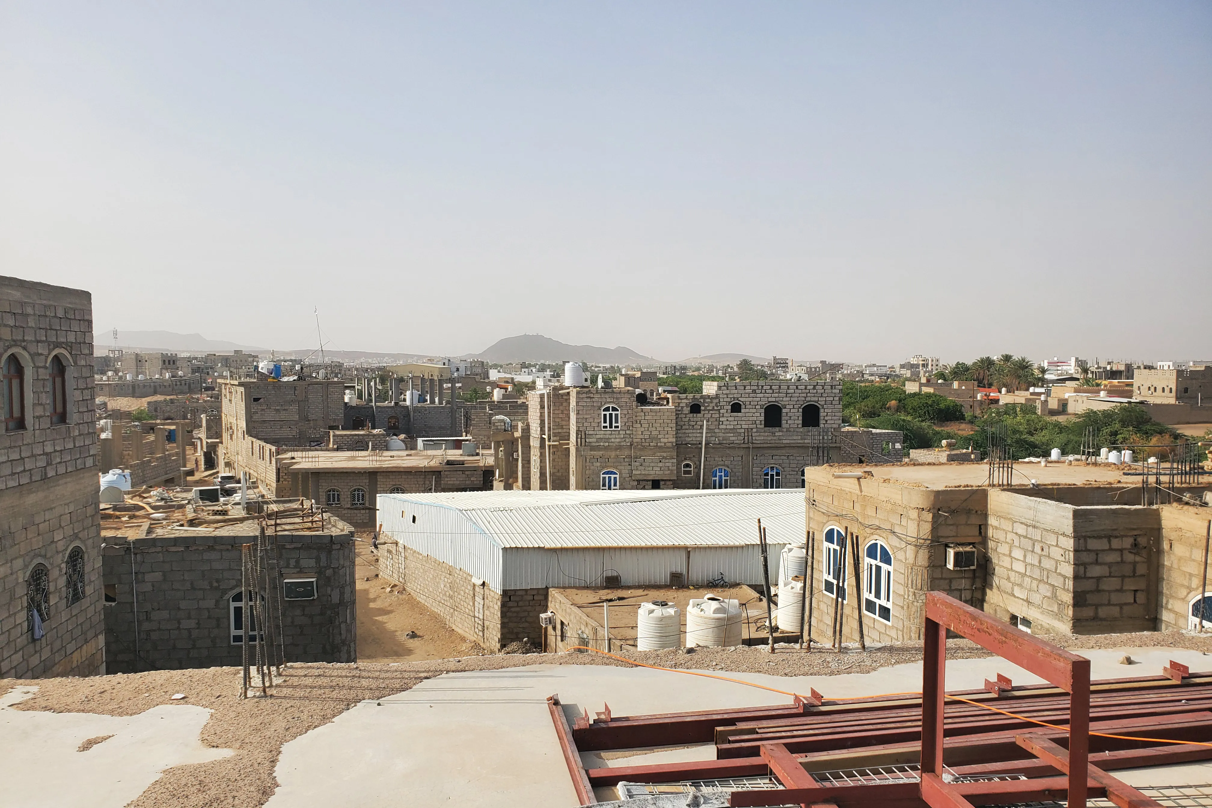 أزمة الإيجارات في مأرب تضغط على التعليم وتزيد معاناة الأسر