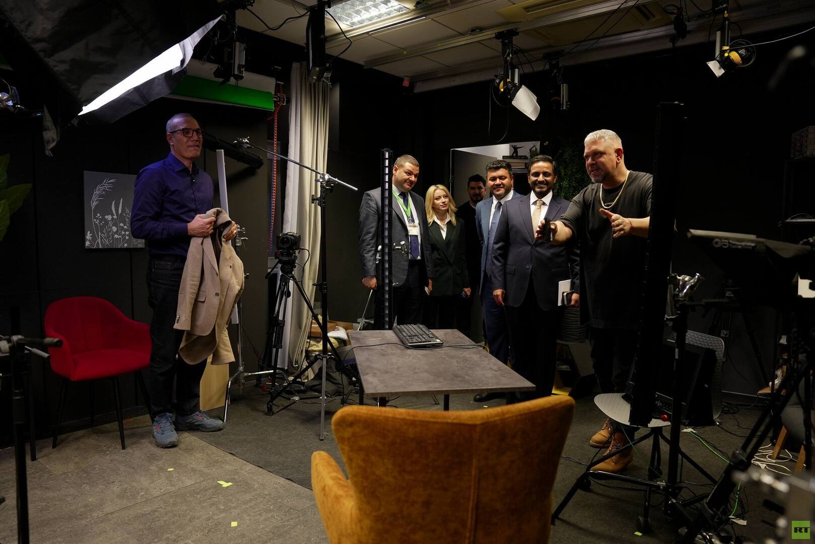 زيارة وفد اماراتي لقناة RT Arabic تعزز التعاون الاعلامي