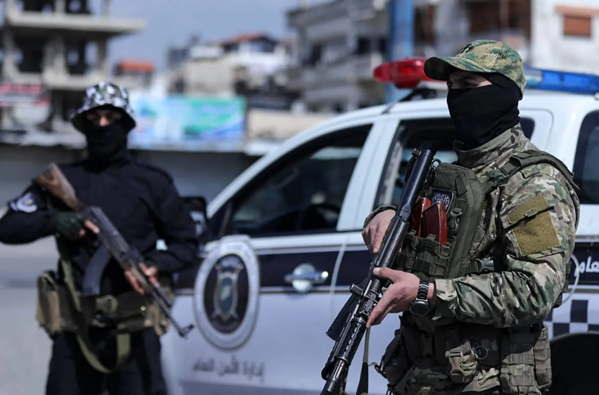 هجوم مسلح في سوريا يسفر عن مقتل عنصر أمن وإصابة آخر