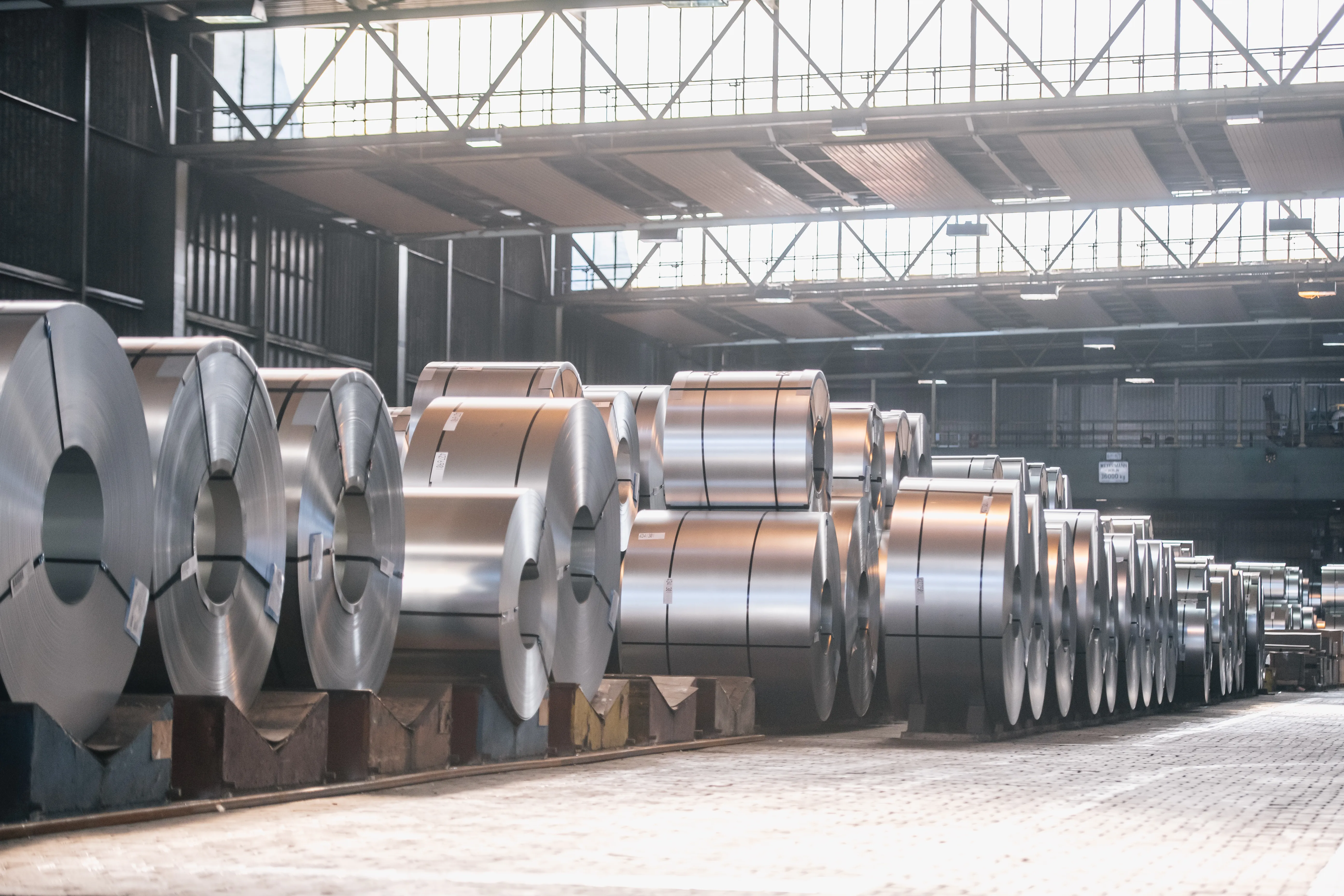 تراجع إنتاج الألمنيوم في الخليج بسبب اضطراب الإمدادات وأثره على الأسواق العالمية