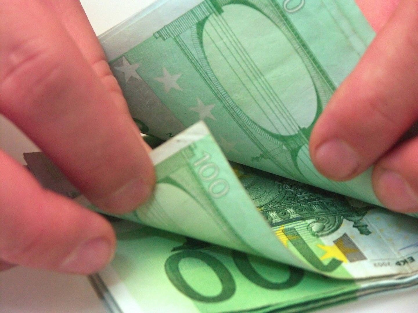 أوروبا تواجه أزمة وقود الطائرات بسبب تصاعد التوتر في مضيق هرمز