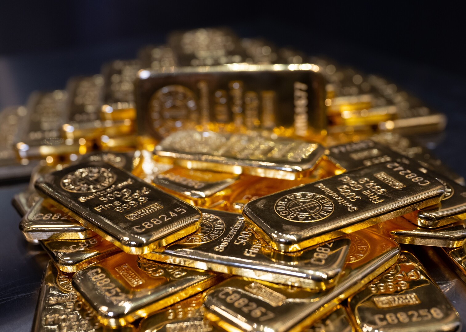 تراجع أسعار الذهب بفعل الغموض حول مفاوضات السلام بين الولايات المتحدة وإيران