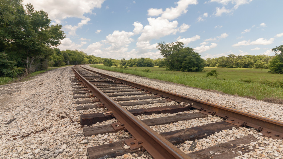 السعودية تكشف عن خطة الربط السككي مع تركيا عبر الأردن وسوريا