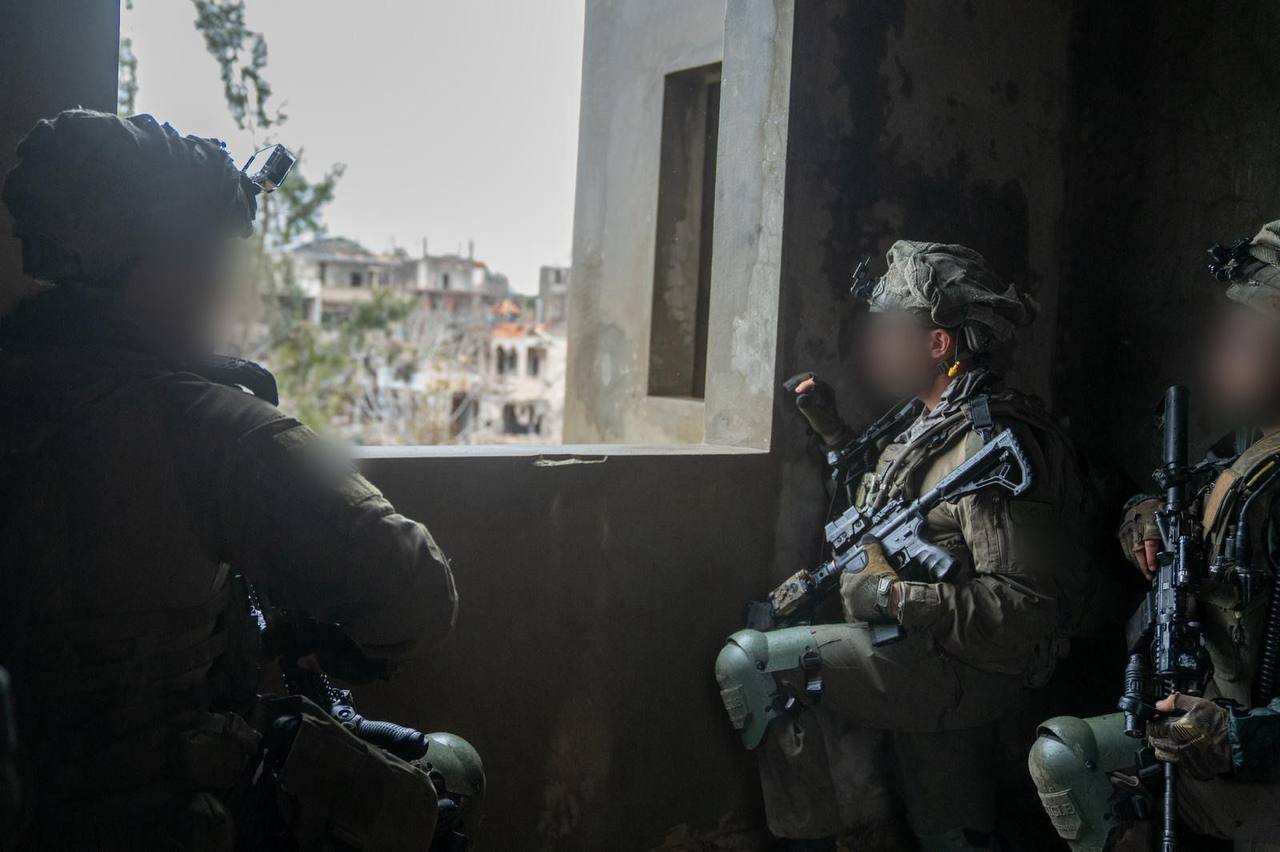 النهب العلني للجنود الإسرائيليين في جنوب لبنان يثير الجدل