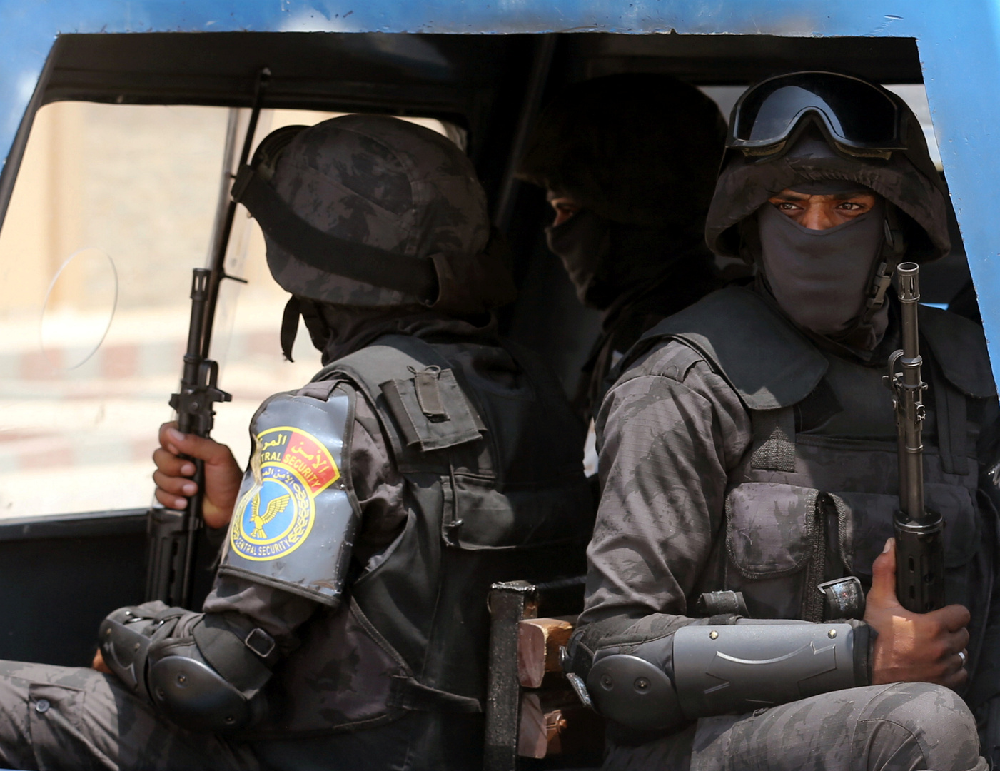 مصر تبعد مواطنة أوكرانية إيطالية لأسباب أمنية