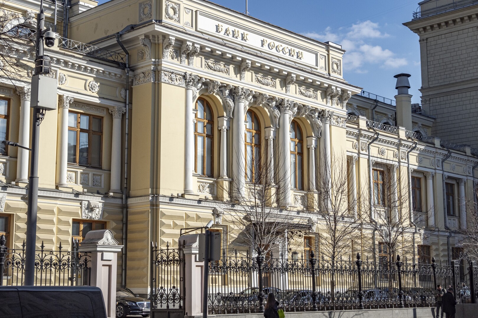 المركزي الروسي يخفض سعر الفائدة الرئيسي إلى 14.5%