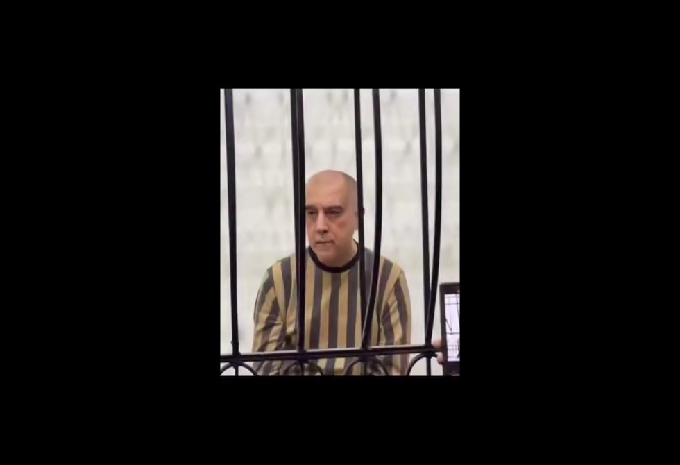 محاكمة عاطف نجيب في سوريا: بداية العدالة لضحايا النظام السابق