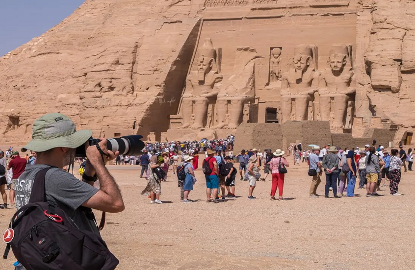 أزمة وقود الطائرات تهدد حركة السياحة في مصر