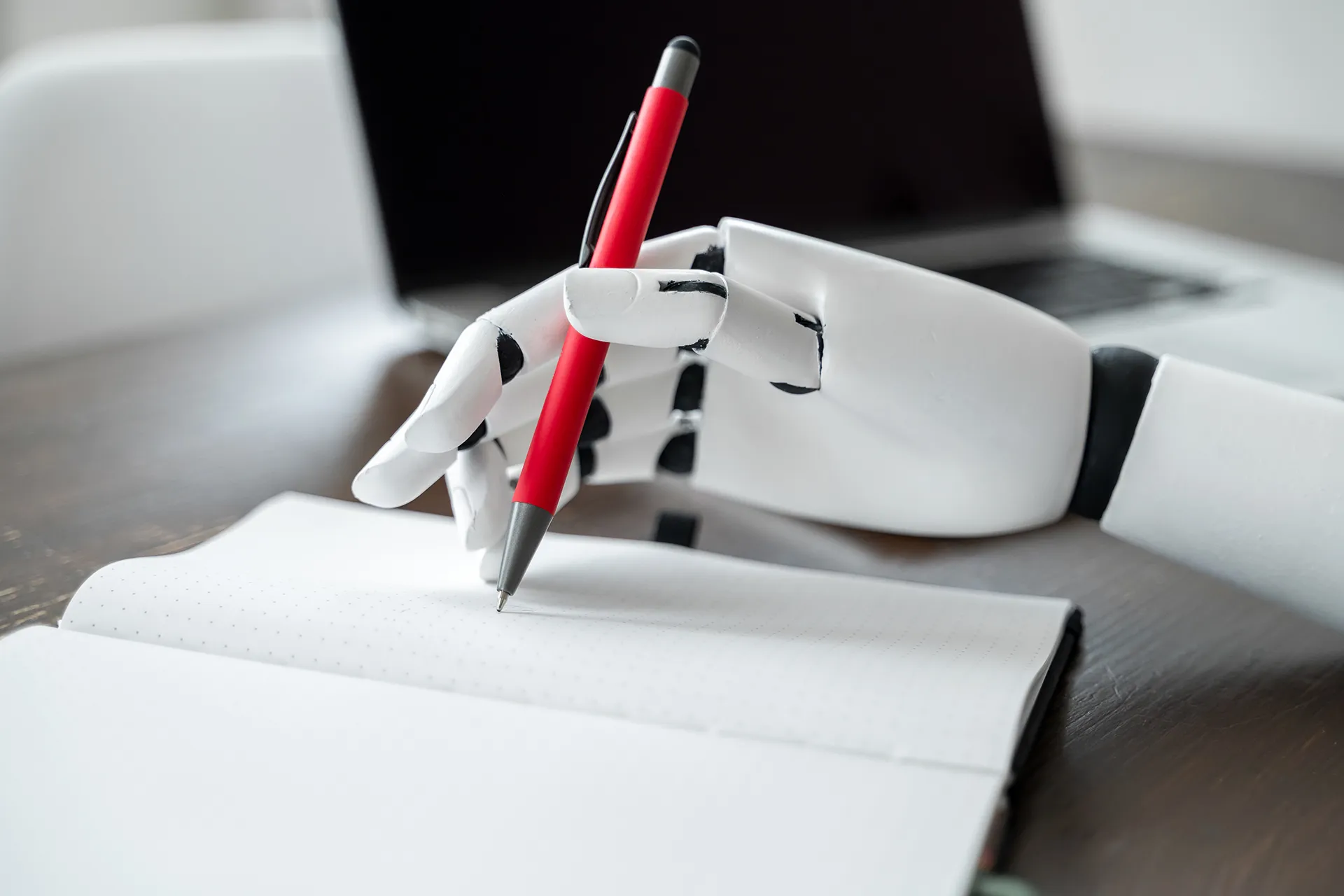 الذكاء الاصطناعي يغير ملامح صناعة الرواية ويثير المخاوف من فقدان الإبداع