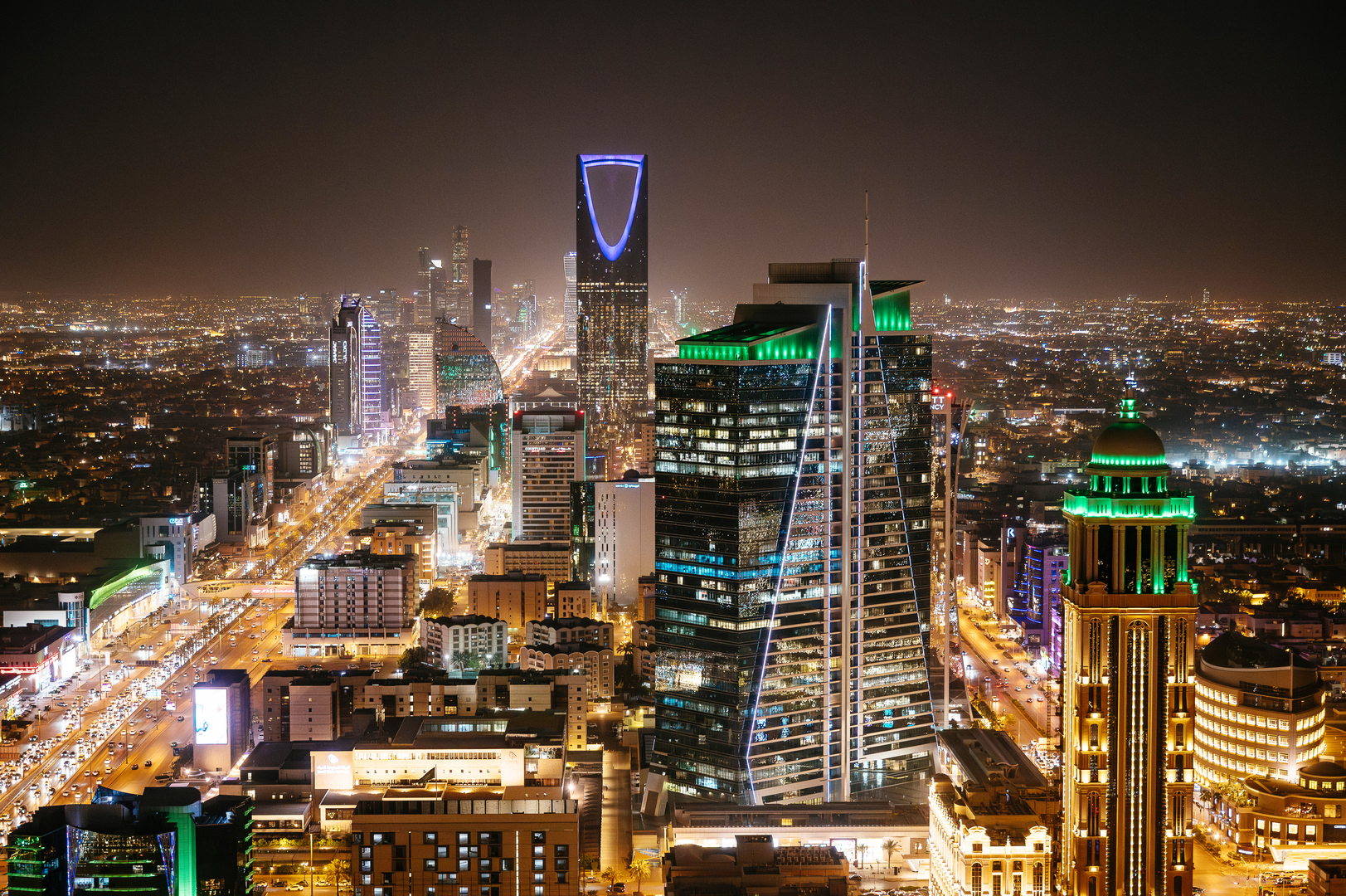 السعودية تحقق تقدم ملحوظ في رؤية 2030 بفضل مبادرات اقتصادية واجتماعية ناجحة