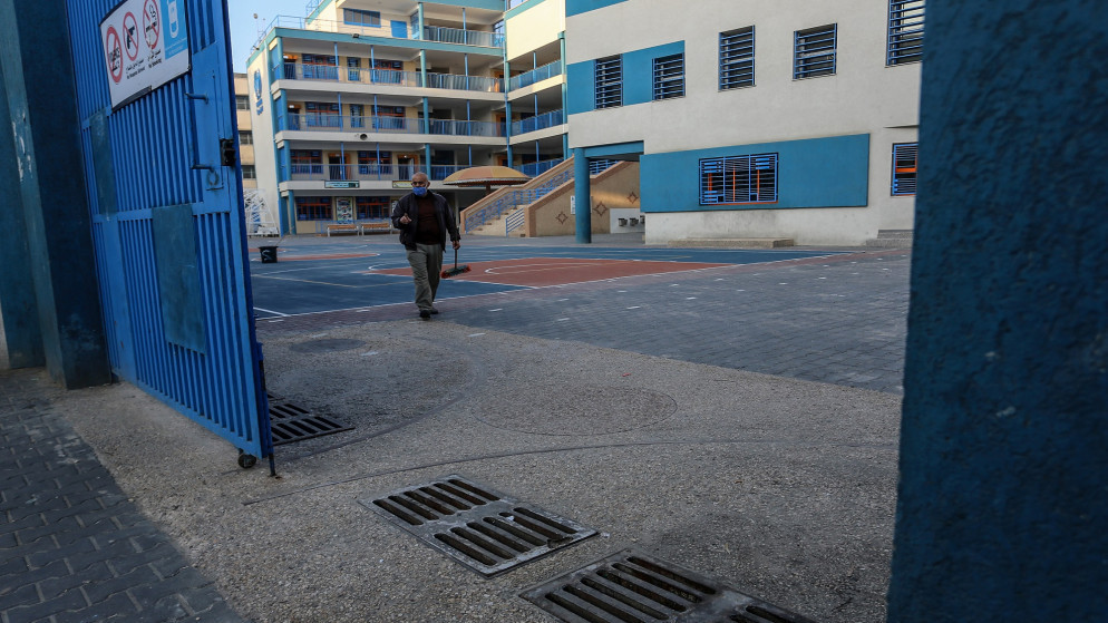 الأونروا تخفض ساعات الخدمات وأجور الموظفين بسبب نقص التمويل