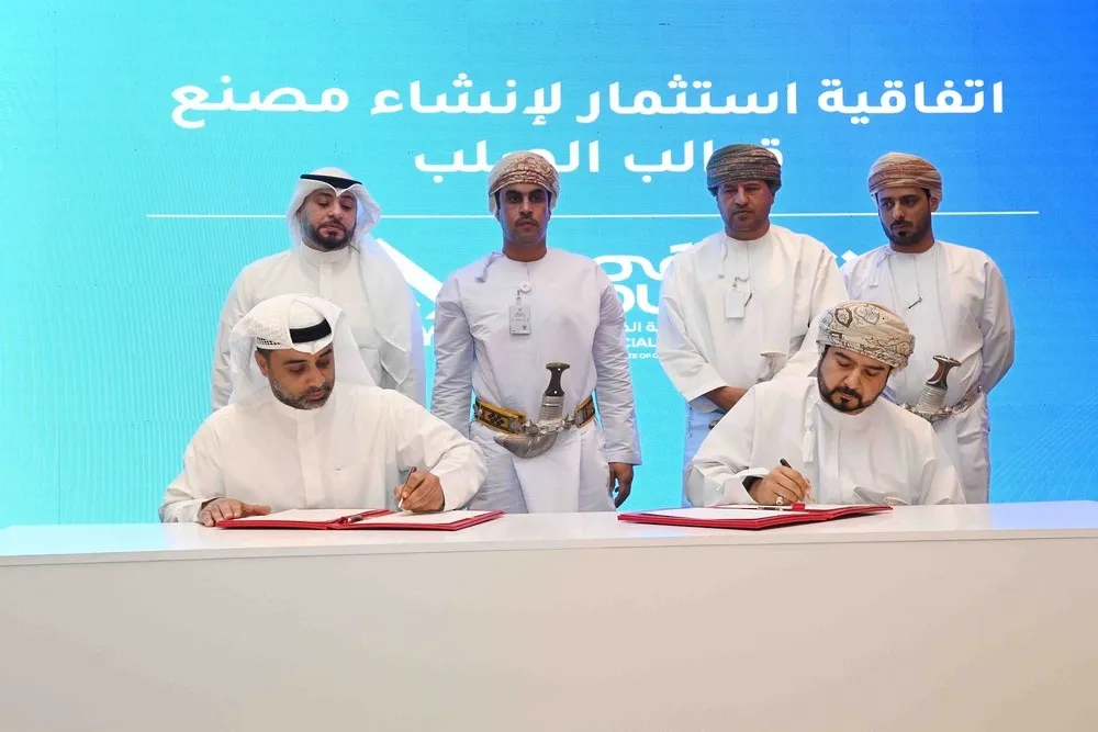 سلطنة عمان توقع اتفاقات استثمارية جديدة بقيمة 521 مليون دولار لتعزيز الاقتصاد