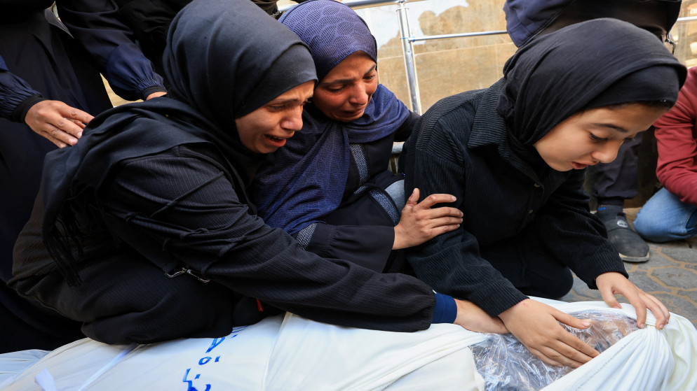 استشهاد فلسطينيين في قصف الاحتلال لحي الزيتون في غزة