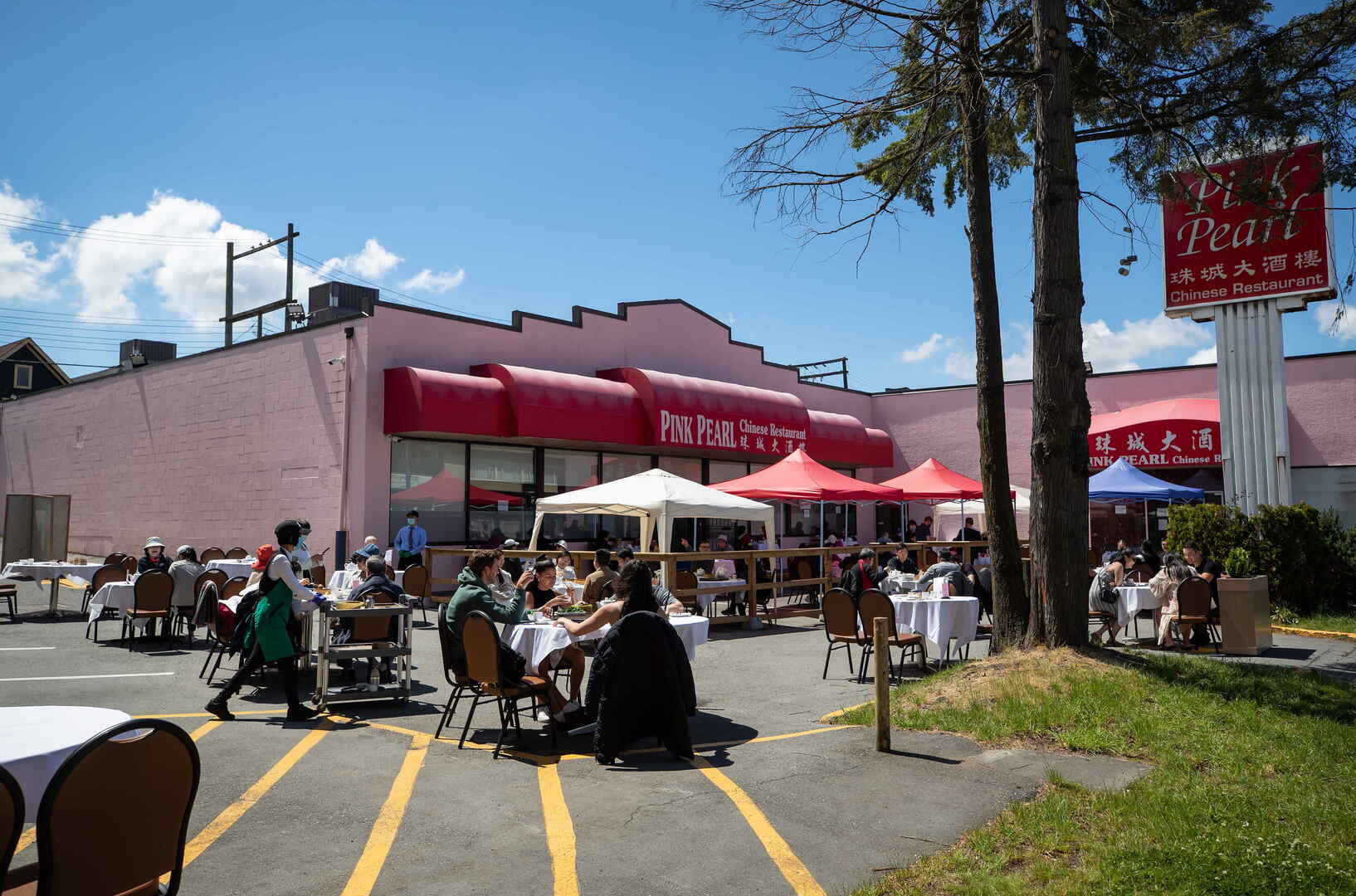 ارتفاع الإغلاقات في قطاع الحانات والمطاعم ببريطانيا بسبب الضغوط الاقتصادية