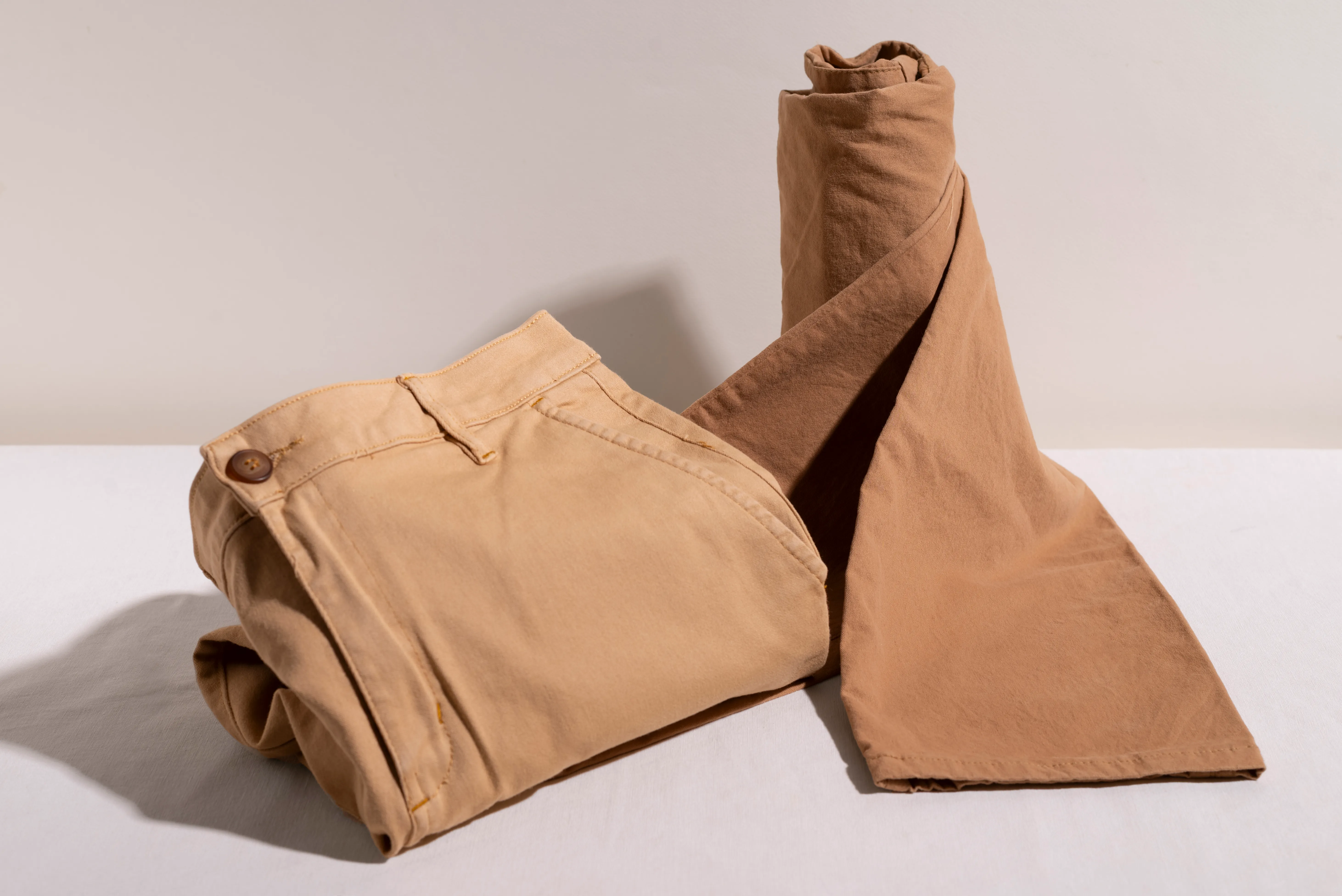 كيفية غسل البنطال بشكل صحيح وفق نوع القماش