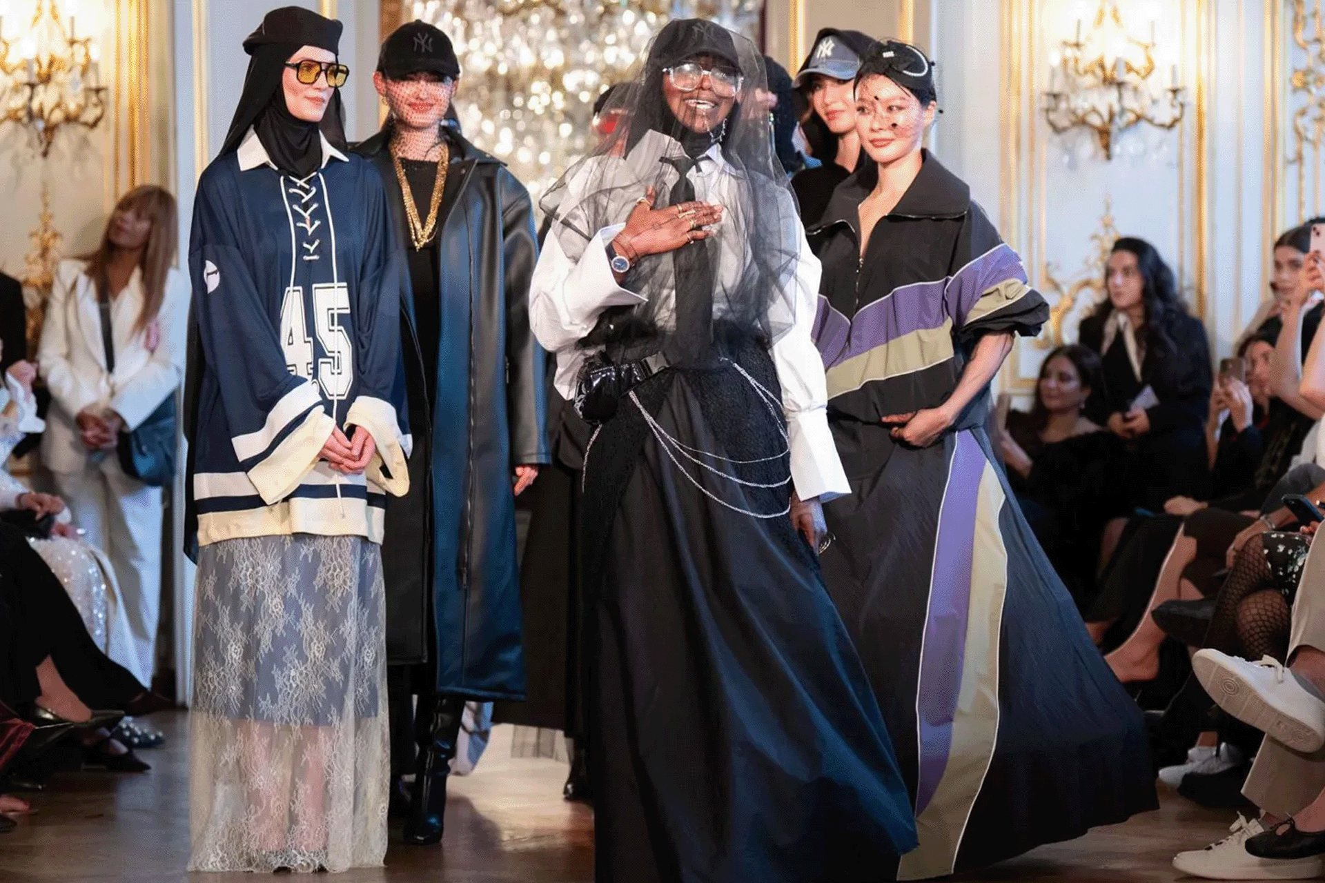 أسبوع الموضة المحتشمة في باريس يبرز الهوية الثقافية تحت أضواء الشانزليزيه